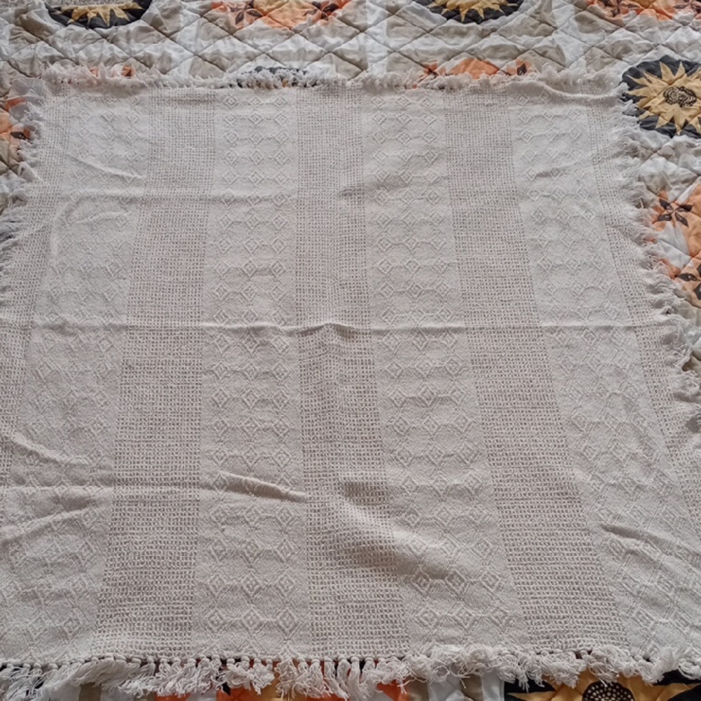 Vintage Weavers Cream Textured Throw Blanket